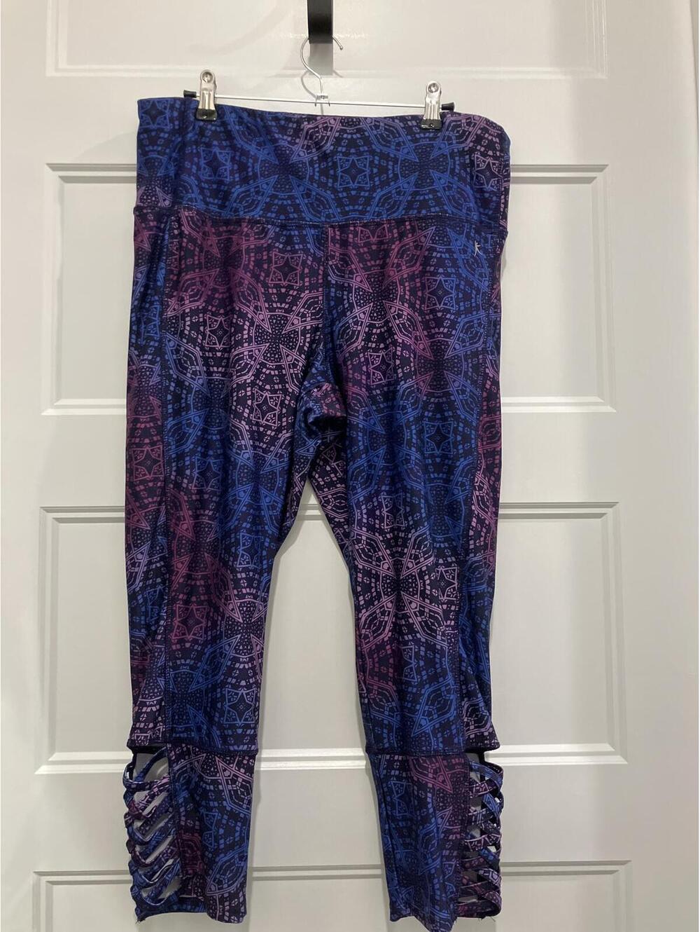 Danskin Now Women’s Printed Capri Leggings with Side Cutout